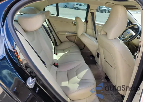 2015 Volvo S60 Premier z USA, uszkodzony, nr VIN YV140MFK5F1345989